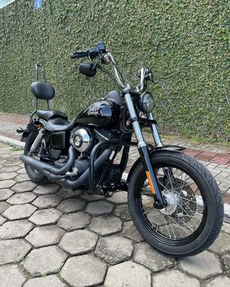 HARLEY-DAVIDSON DYNA STREET BOB 